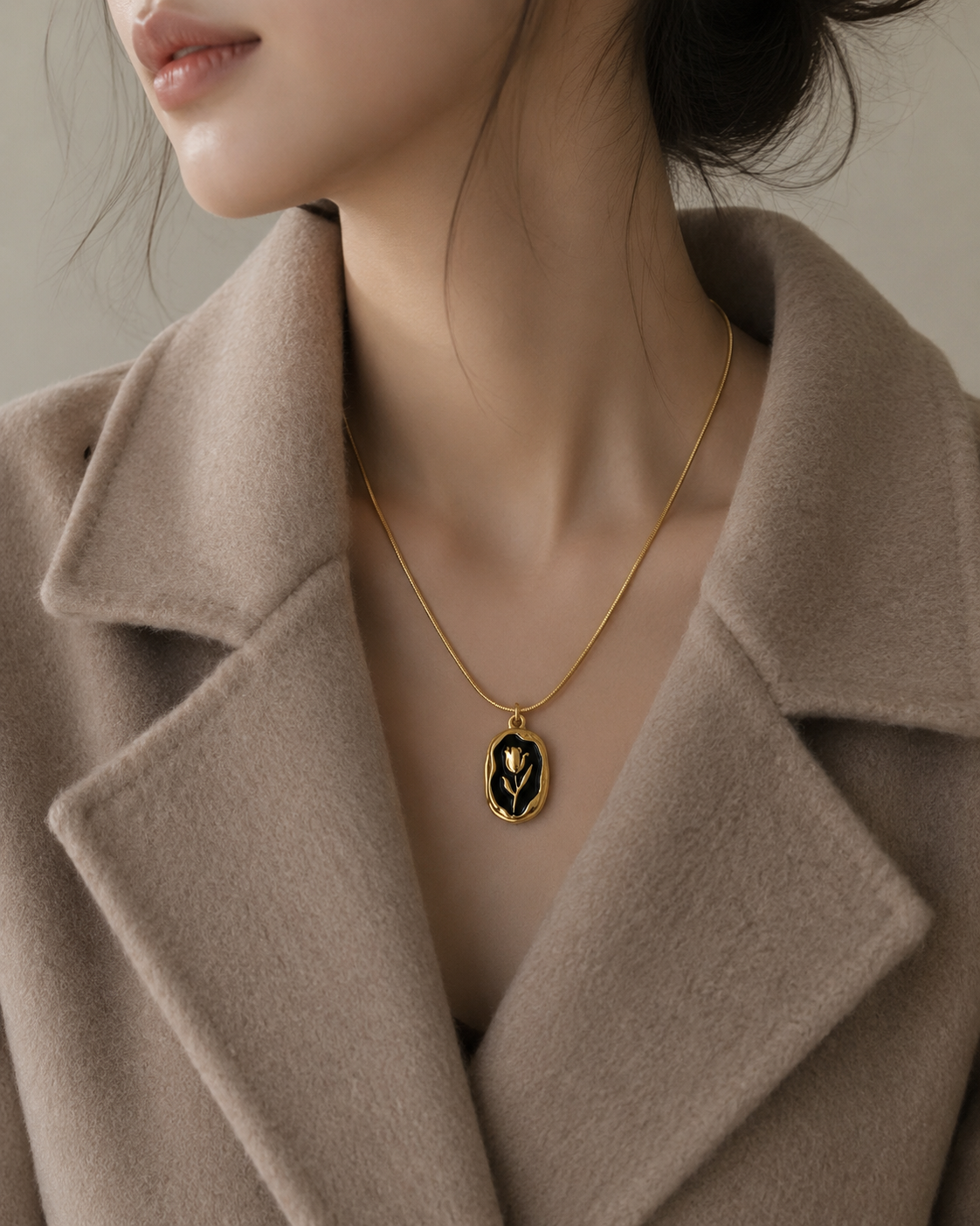 Vintage Tulip Oval Pendant