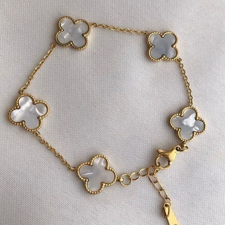 Mother-of-Pearl Clover Bracelet