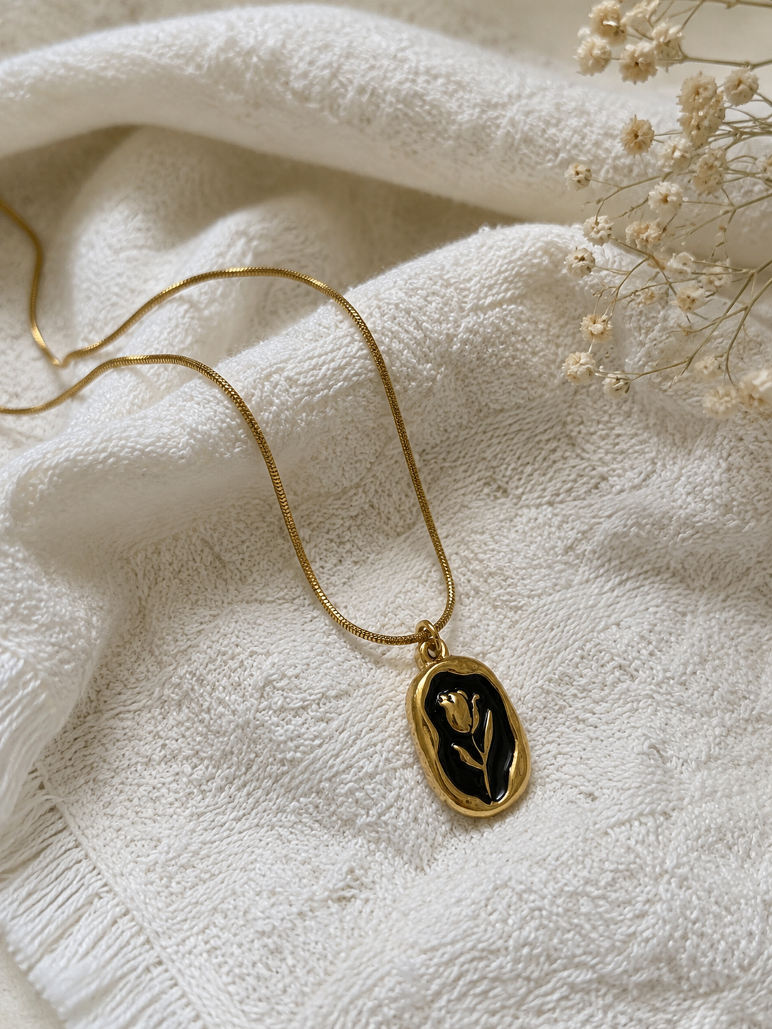 Vintage Tulip Oval Pendant
