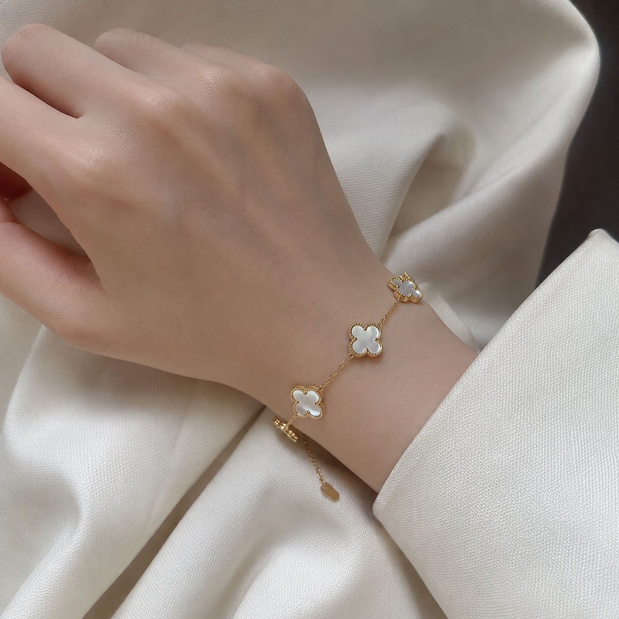 Mother-of-Pearl Clover Bracelet